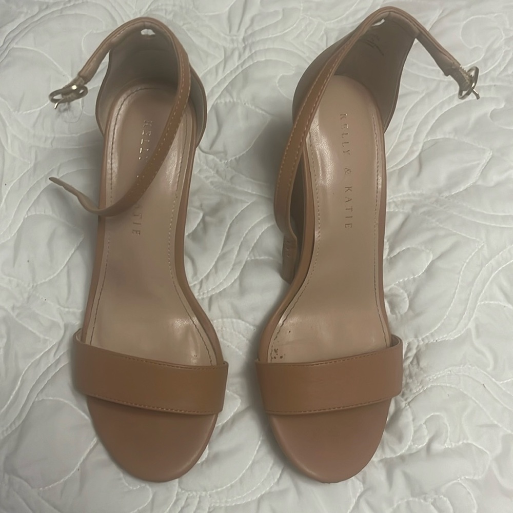 KELLY & KATIE Tan Women's Sandals